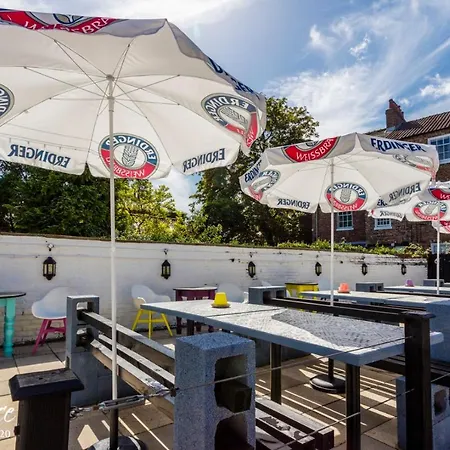 The Saddle אורחן יורק