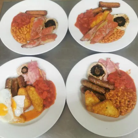 The Saddle אורחן